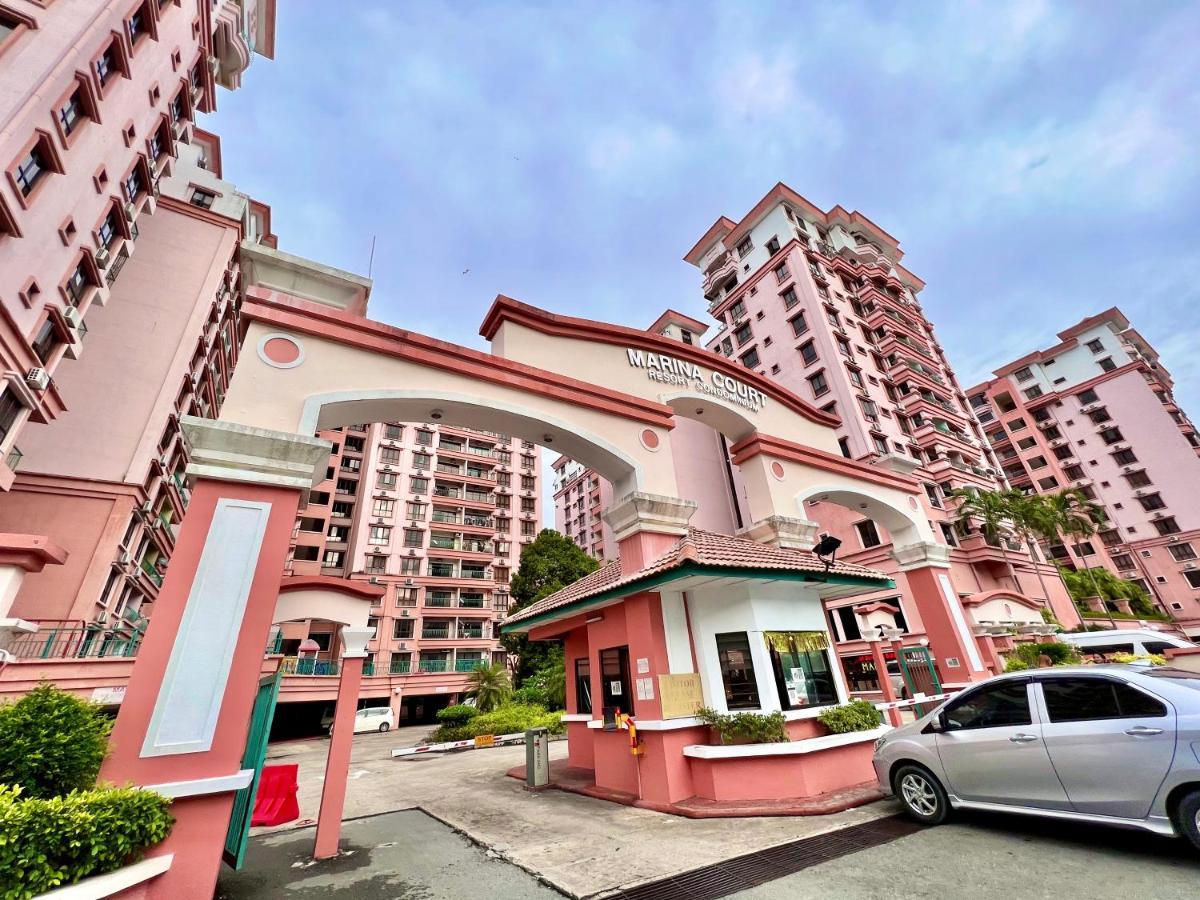 Penthouse Marina Court Vacation Home 4 Bedrooms Kota Kinabalu 14Pax Buitenkant foto