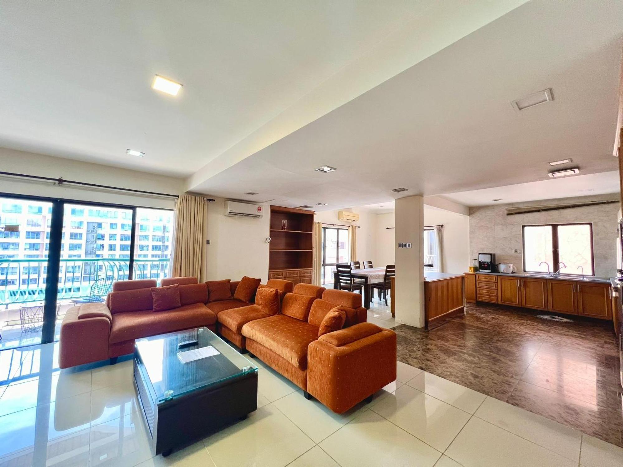 Penthouse Marina Court Vacation Home 4 Bedrooms Kota Kinabalu 14Pax Buitenkant foto